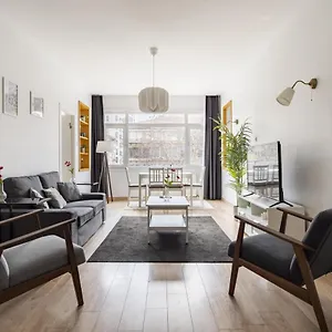 Specious And Stylish Near Bagdat Street With Excellent Location In Kadikoy اسطنبول