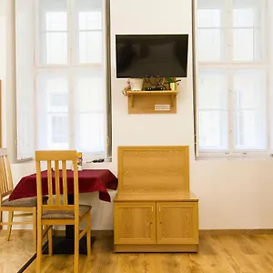 Authentic Akacfa Апартаменты Будапешт